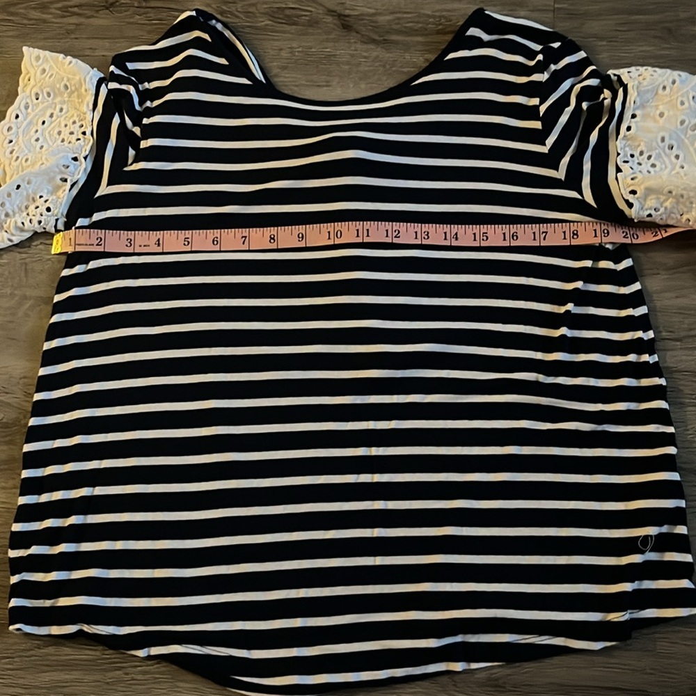 Maurice’s Blue White Striped Blouse Lace White Sleeves Adjustable Tie Sz Large - Picture 2 of 6